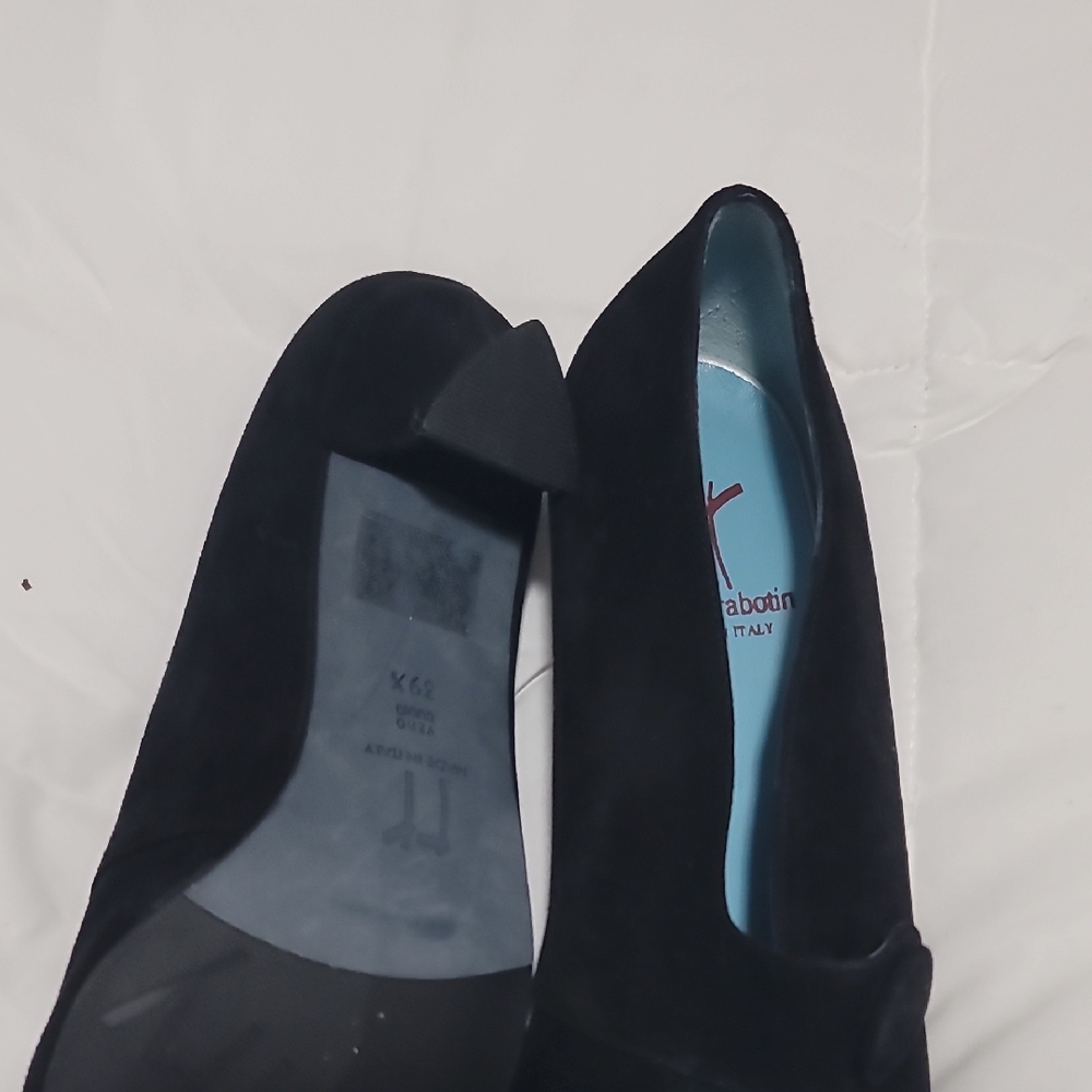 Thierry Rabotin Black Heels with Minimalist Design